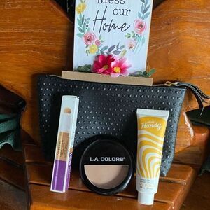 🍒5-$50 Makeup Bundle 
Concealer, Hand Lotion & Foundation
Cute essentials